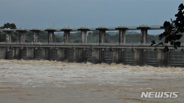 충주댐 조정지댐