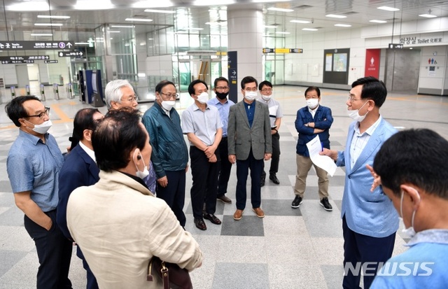 하남시 풍산지하철역사. 