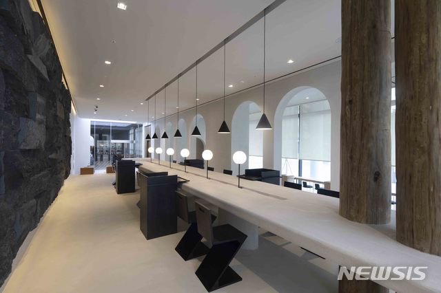 [서울=뉴시스]소노벨 고양 반려동물 동반 카페 '싱킹 독'