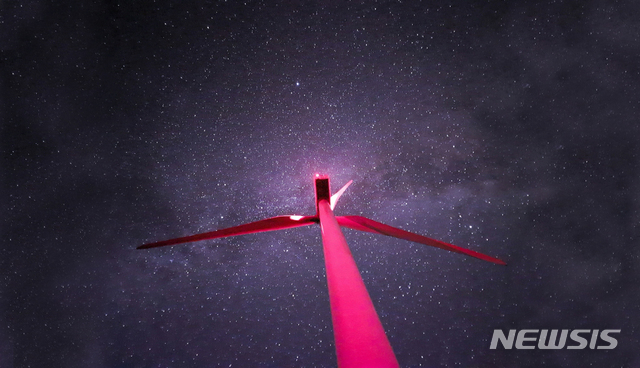 [서울=뉴시스]경상북도 영양 맹동산 풍력발전단지에서 촬영된 사진 (제공=삼성전자)
