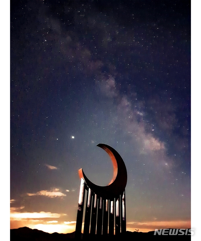 [서울=뉴시스] 경상북도 의성 달빛공원에서 촬영한 사진 (제공=삼성전자)