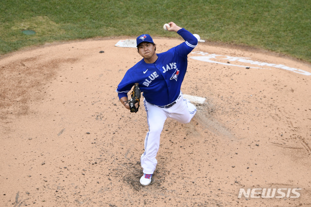 [워싱턴=AP/뉴시스] 토론토 블루제이스의 류현진이 31일(한국시간) 미국 워싱턴DC 내셔널스파크에서 열린 2020 메이저리그(MLB) 워싱턴 내셔널스와의 경기에 선발 등판해 역투하고 있다. 2020.07.31