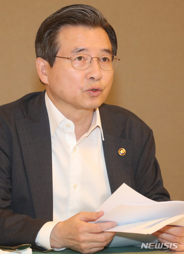 [서울=뉴시스]김명원 기자 = 김용범 기획재정부 제1차관이 31일 오전 서울 종로구 정부서울청사에서 열린 혁신성장 전략점검회의 겸 정책점검회의에 참석해 발언하고 있다. 2020.07.31. kmx1105@newsis.com