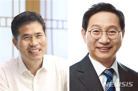 [전주=뉴시스] 왼쪽부터 이원택 의원(김제·부안)과 김성주 의원(전주병).