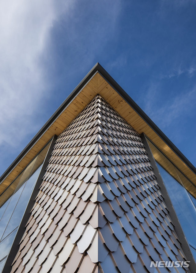 'K-디자인 어워드 2020'에서 위너(Winner)를 수상한 울산대 김범관 교수의 쌀패널 작품