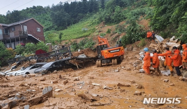 ［가평=뉴시스］기평 팬션 매몰 구조 현장. 