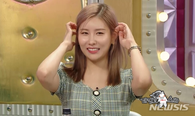 [서울=뉴시스] MBC TV 예능 프로그램 '라디오스타'-'새 출발 드림팀' 특집에 출연한 그룹 '천상지희' 출신 스테파니 (사진=MBC TV '라디오스타' 제공) 2020.08.04. photo@newsis.com