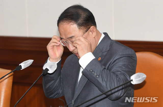 [서울=뉴시스]김명원 기자 = 홍남기 경제부총리 겸 기획재정부 장관. 2020.08.04. photo@newsis.com