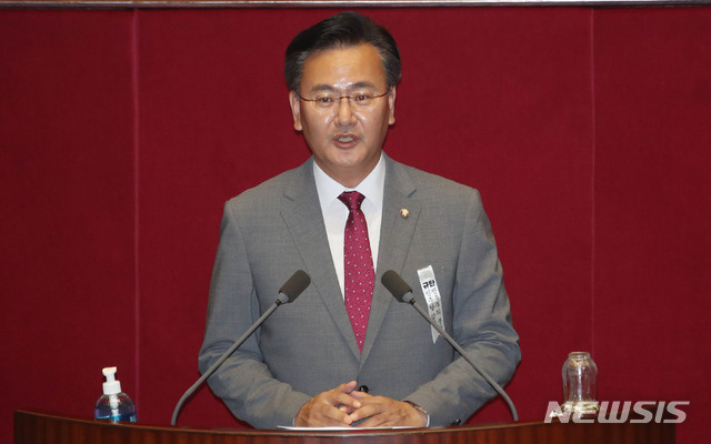 [서울=뉴시스] 김진아 기자 = 유상범 미래통합당 의원이 4일 서울 여의도 국회에서 열린 본회의에서 공수처 관련 법안에 대해 반대 토론을 하고 있다. 2020.08.04. bluesoda@newsis.com