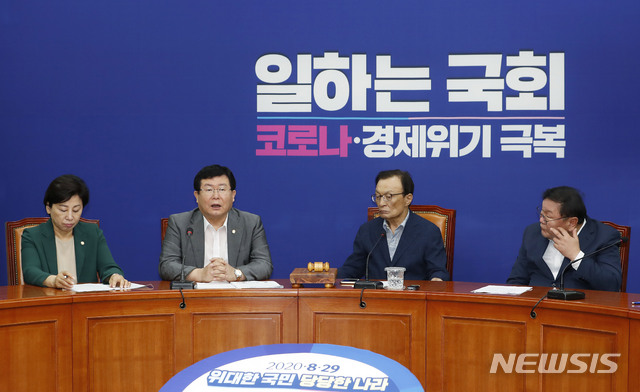 [서울=뉴시스] 최동준 기자 = 설훈 더불어민주당 의원이 5일 서울 여의도 국회에서 열린 최고위원회의에서 발언하고 있다. 2020.08.05. photocdj@newsis.com