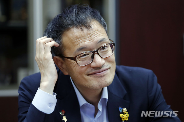 [서울=뉴시스] 최동준 기자 = 더불어민주당 당대표 선거에 출마한 박주민 의원이 5일 서울 여의도 국회의원회관에서 뉴시스와 인터뷰를 하고 있다. 2020.08.06. photocdj@newsis.com