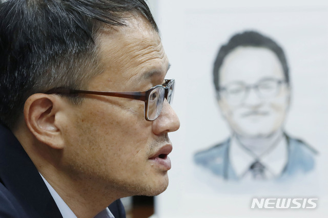 [서울=뉴시스] 최동준 기자 = 더불어민주당 당대표 선거에 출마한 박주민 의원이 5일 서울 여의도 국회의원회관에서 뉴시스와 인터뷰를 하고 있다. 2020.08.06. photocdj@newsis.com