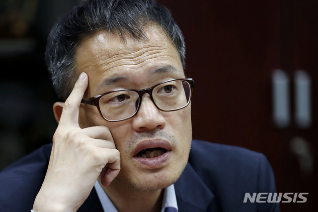 [서울=뉴시스] 최동준 기자 = 더불어민주당 당대표 선거에 출마한 박주민 의원이 5일 서울 여의도 국회의원회관에서 뉴시스와 인터뷰를 하고 있다. 2020.08.06.&nbsp; photocdj@newsis.com