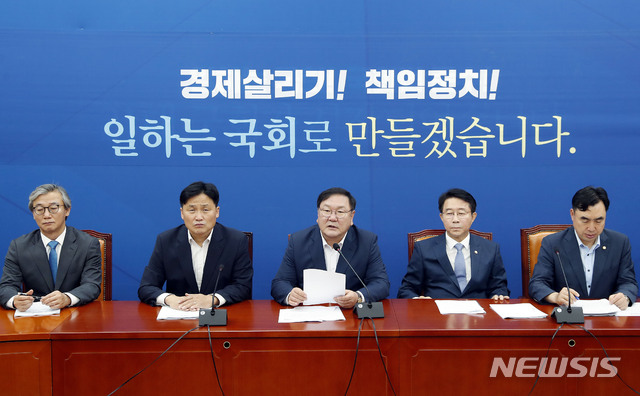 [서울=뉴시스] 최동준 기자 = 김태년 더불어민주당 원내대표가 6일 서울 여의도 국회에서 열린 정책조정회의에서 발언하고 있다. 2020.08.06. photocdj@newsis.com