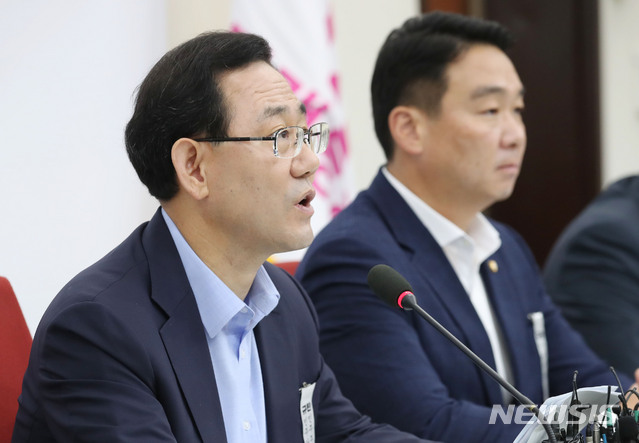 [서울=뉴시스] 김진아 기자 = 주호영 미래통합당 원내대표가 6일 서울 여의도 국회에서 기자간담회를 하고 있다. 2020.08.06. bluesoda@newsis.com