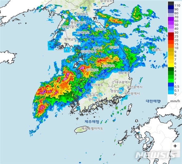 [안동=뉴시스] 7일 오후 11시 강수현황 레이더 영상. (사진=경북도 제공) 2020.08.09