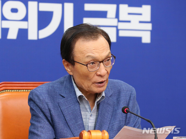 [서울=뉴시스] 장세영 기자 = 이해찬 더불어민주당 대표가 10일 서울 여의도 국회에서 열린 더불어민주당 최고위원회의에 참석해 현안관련 발언을 하고 있다. 2020.08.10.  photothink@newsis.com