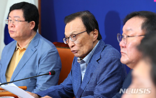 [서울=뉴시스] 장세영 기자 = 이해찬 더불어민주당 대표가 10일 서울 여의도 국회에서 열린 더불어민주당 최고위원회의에 참석해 현안관련 발언을 하고 있다. 2020.08.10.  photothink@newsis.com