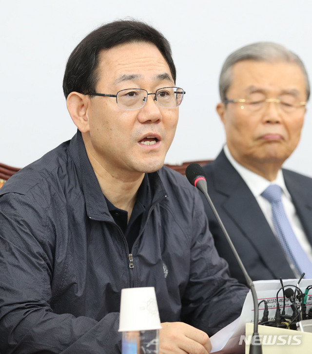 [서울=뉴시스] 김진아 기자 = 주호영 미래통합당 원내대표가 10일 서울 여의도 국회에서 열린 비상대책위원회의에서 발언하고 있다. 2020.08.10. bluesoda@newsis.com