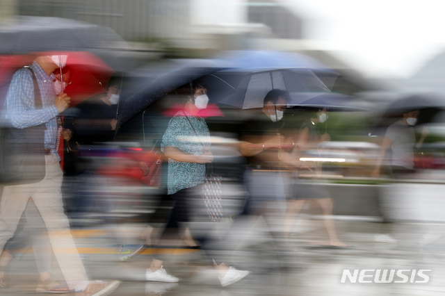 돌아온 장마, 수도권 오전부터 비…300㎜ 넘는 곳도