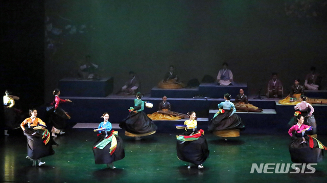 [광주=뉴시스] = 전남도립국악단 토요공연 '남도풍류'. (사진=전남도립국악단 제공). photo@newsis.com