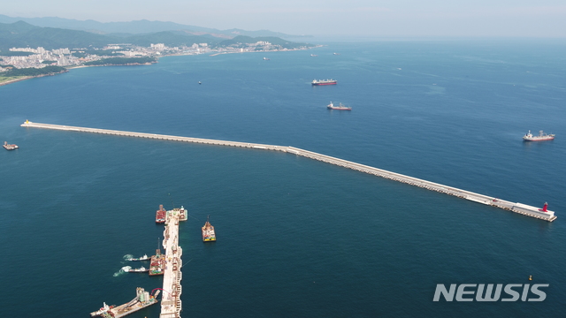[서울=뉴시스] 동해신항 북방파제.