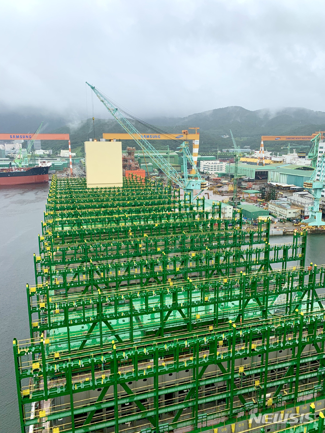 [서울=뉴시스] HMM 상트페테츠부르크호 조타실에서 바라본 선박의 모습. 2020.08.12 (사진 = HMM 제공) photo@newsus.com