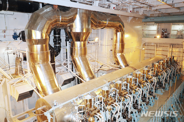 [서울=뉴시스] HMM 상트페테츠부르크호의 엔진. 2020.08.12 (사진 = HMM 제공) photo@newsus.com