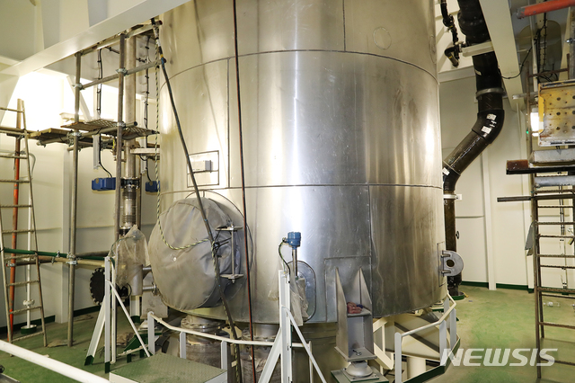 [서울=뉴시스] HMM 상트페테츠부르크호의 스크러버. 2020.08.12 (사진 = HMM 제공) photo@newsus.com