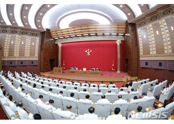 [서울=뉴시스] 북한 노동당 중앙위원회 제7기 제16차 정치국회의가 지난 13일 당 중앙위원회 본부청사에서 진행됐다. 2020.08.14. (사진=노동신문 캡처) photo@newsis.com 