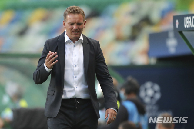 [리스본=AP/뉴시스] 라이프치히 UEFA 챔피언스리그 첫 4강 이끈 율리안 나겔스만 감독. 2020.08.13.