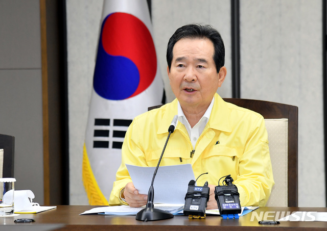 [서울=뉴시스]전신 기자 = 정세균 국무총리가 14일 정부세종청사에서 열린 신종 코로나바이러스 감염증(코로나19) 대응 중앙재난안전대책본부 회의를 주재하고 있다. (사진=문화체육관광부 제공) 2020.08.14.&nbsp; photo@newsis.com