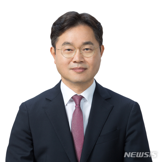 [서울=뉴시스]청와대는 14일 신임 국가보훈처 차장에 이남우 국방부 인사복지실장을 내정했다. (사진=청와대 제공) 2020.08.14. photo@newsis.com