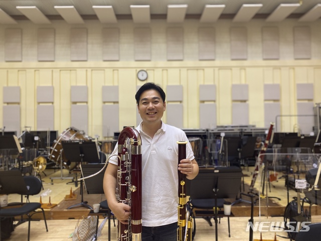 [서울=뉴시스](콘트라)바수니스트 최종선의 연주 모습(사진=서울시립교향악단 제공)2020.08.16 photo@newsis.com 