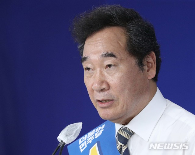 [서울=뉴시스] 최동준 기자 = 이낙연 더불어민주당 당대표 후보가 16일 오후 서울 여의도 더불어민주당 당사에서 열린 당대표 및 최고위원 후보 호남권·충청권 온라인(온택트) 합동연설회에서 정견을 발표하고 있다. 2020.08.16.&nbsp; photo@newsis.com