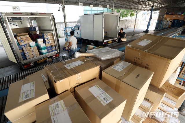 코로나 추석 택배 30%↑…방역 강화한 유통업계