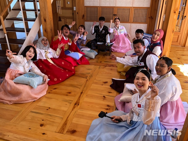 [서울=뉴시스] 한국관광공사 '와우코리아 비정상회담'.(사진=한국관광공사 제공) 2020.8.19 photo@newsis.com