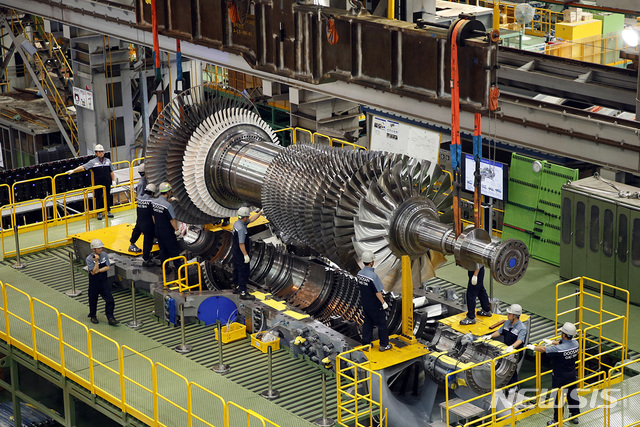 [창원=뉴시스] 경남 창원국가산업단지 내 두산중공업 가스터빈 제작 공장.(사진=두산중공업 제공)
