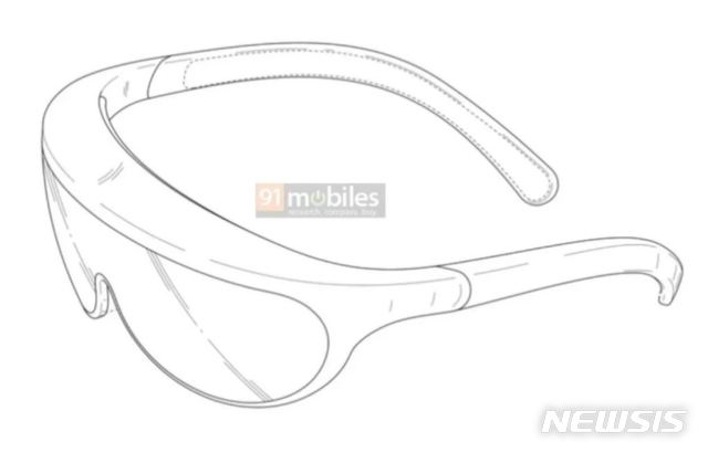 [서울=뉴시스] 삼성전자가 개발 중인 증강현실(AR) 글래스가 특허 문서를 통해 공개됐다. 19일 인도의 IT 전문매체 '91모바일즈'(91mobiles)는 삼성전자가 최근 한국에서 AR 글래스 디자인과 관련한 특허 출원을 냈다며 특허이미지를 공개했다.&nbsp; (출처=91모바일즈)