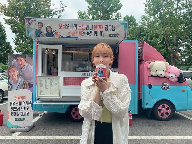 [서울=뉴시스] 배우 박소담이 채수빈에게 받은 커피차 사진을 인증했다. (사진 = 박소담 인스타그램) 2020.08.20. photo@newsis.com