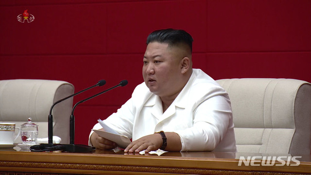 [서울=뉴시스] 북한조선중앙TV는 김정은 국무위원장이 19일 노동당 중앙위원회 제7기 제6차 전원회의를 주재했다고 20일 보도했다. (사진=조선중앙TV 캡처) 2020.08.20. photo@newsis.com