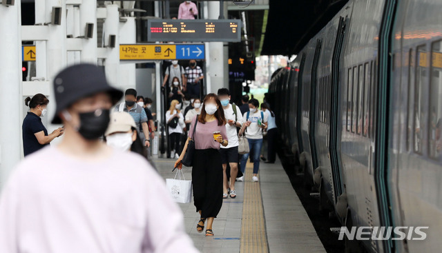 '코로나19 여파' 추석 열차표 50% 감축…내일부터 예매