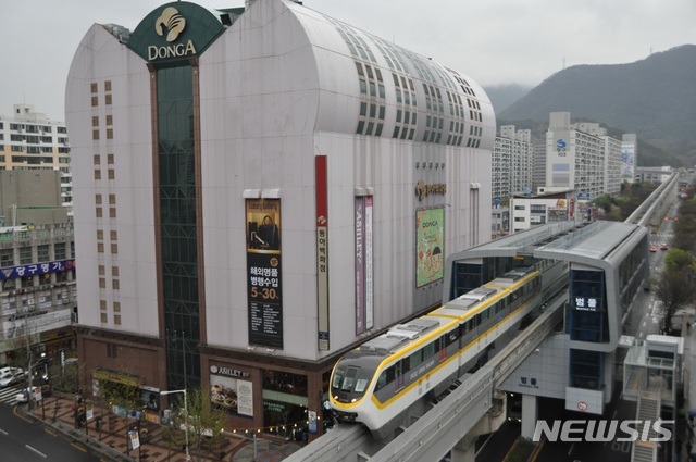 [대구=뉴시스]김정화 기자 = 동아백화점 수성점이 오는 26일부터 5일간 지역 최대 해외명품 대전을 실시한다. (사진 = 동아백화점 제공) 2020.08.24. photo@newsis.com