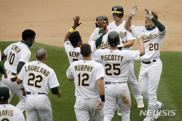 [오클랜드(찍은나라)=AP/뉴시스] 오클랜드 애슬레틱스 선수단.