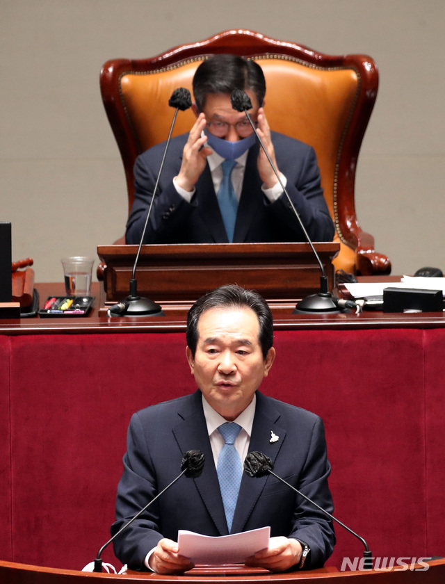 [서울=뉴시스] 김선웅 기자 = 정세균 국무총리가 24일 오전 서울 여의도 국회에서 열린 예산결산특별위원회 전체회의에 참석해 발언을 하고 있다.2020.08.24. photo@newsis.com