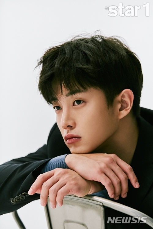 [서울=뉴시스] 배우 김민석. (사진 = 매거진 '앳스타일' 9월 호) photo@newsis.com