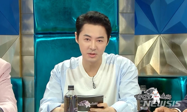 [서울=뉴시스] MBC TV '라디오 스타' 스폐셜MC로 나선 가수 전진. (사진=MBC 제공)