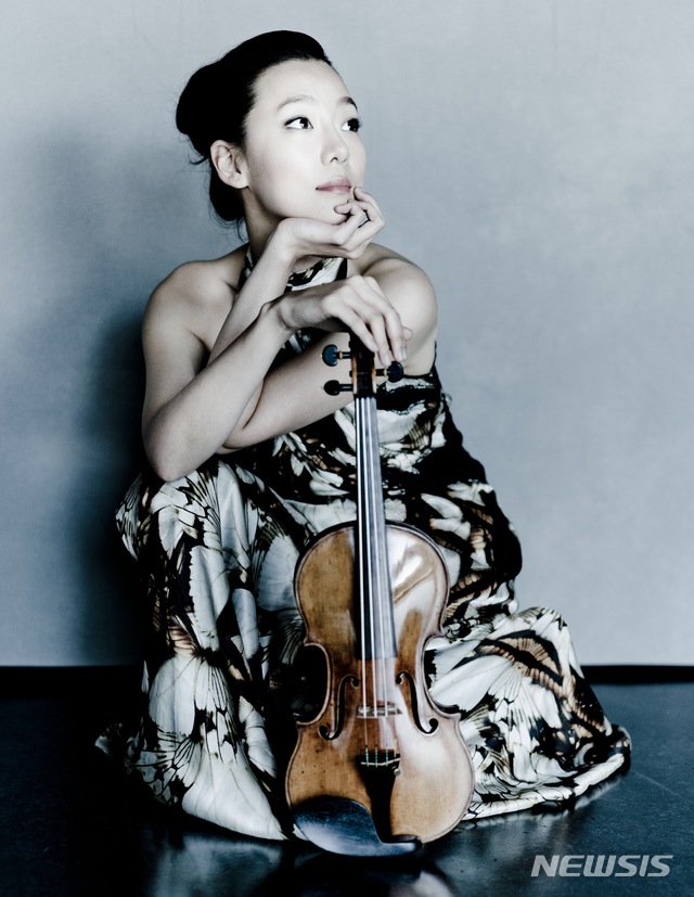 [서울=뉴시스]클라라 주미 강(사진=Marco Borggreve, 크레디아 제공)2020.08.25 photo@newsis.com