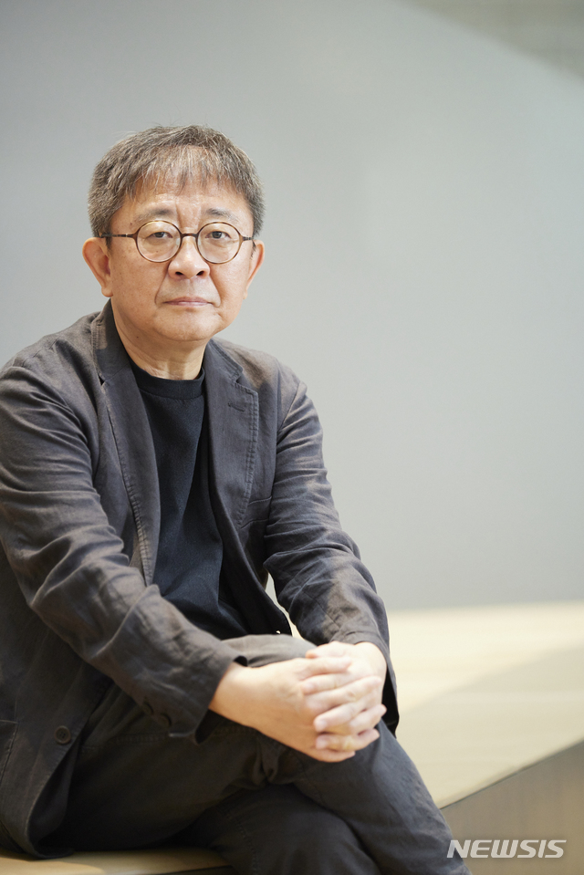 [서울=뉴시스]장률 감독. (사진=(주)인디스토리 제공) 2020.08.26. photo@newsis.com