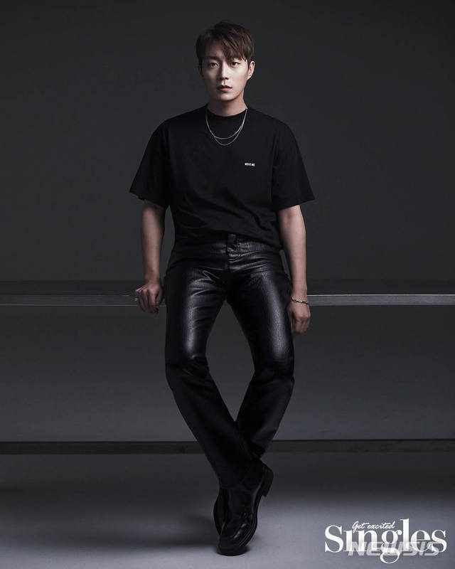 [서울=뉴시스] 그룹 하이라이트 윤두준. (사진 = 매거진 '싱글즈' 9월 호) photo@newsis.com